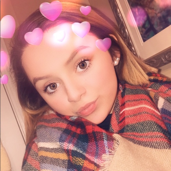 Meet your Posher, Haley - Picture 1 of 1